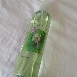 RARE Bath & Body Works WATER BLOSSOM IVY 8oz Refreshing Body Splash